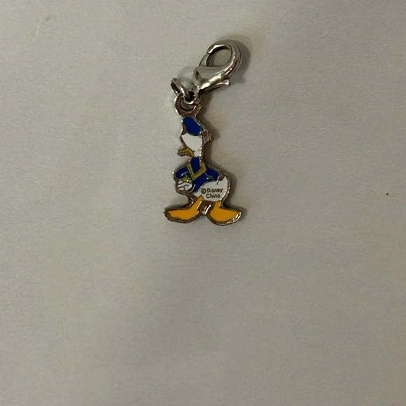 Disney Donald  Duck clip on charm - Y2K - Picture 2 of 2